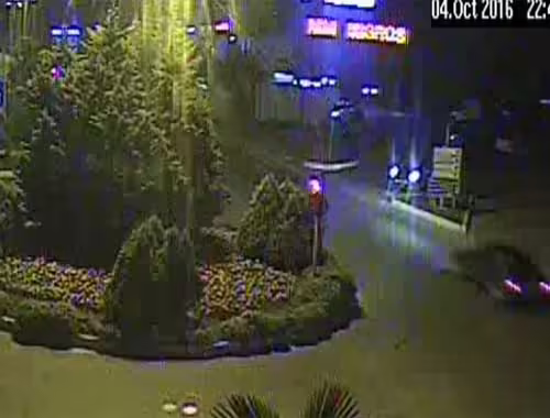 Zonguldak’ta kontrolden çıkıp karşı şeride geçen otomobilin takla atma anı