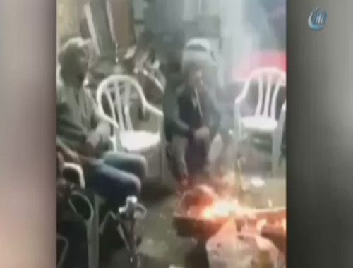 Çin’de bir tamirhanede çalışanlar, arkadaşlarına yaptıkları şakayla yürekleri ağızlara getirdi.