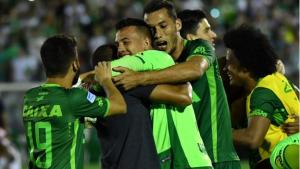 Brezilya takımı Chapecoense’yi Copa Sudamerica finaline taşıyan uçak Kolombiya’da düştü. KADROYA