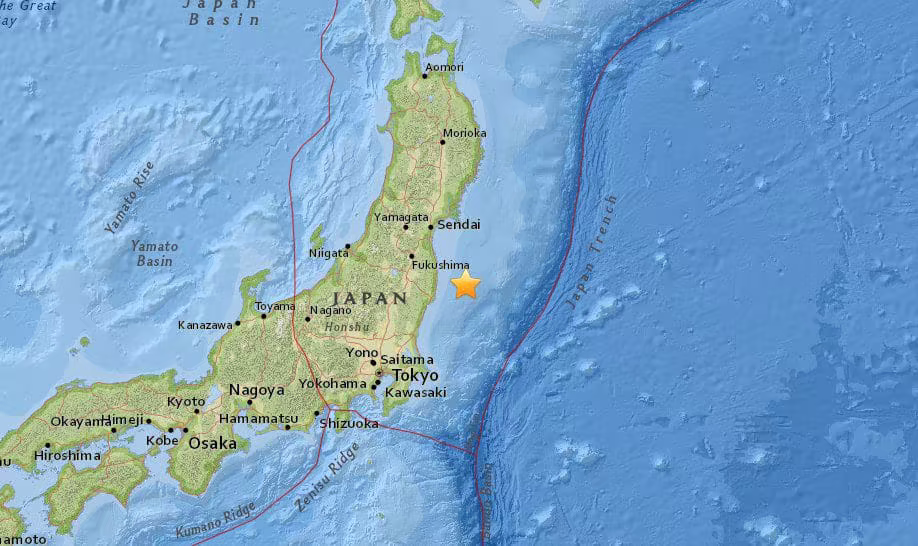 7.3’lük&nbsp;şiddetli bir deprem sonrasında kuzeydoğu Japonya’daki Miyagi ve Fukushima kıyılarında