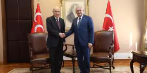 AK Parti Anayasa değişikliği teklifini tamamlayarak MHP’ye sundu. Başbakan Binali