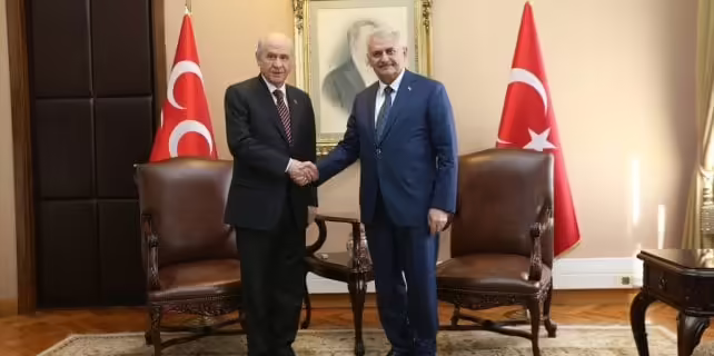AK Parti Anayasa değişikliği teklifini tamamlayarak MHP’ye sundu. Başbakan Binali