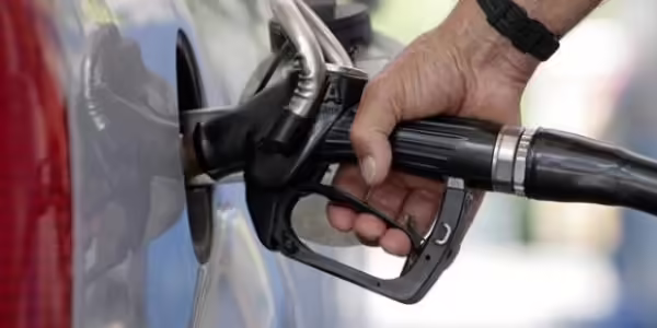 Motorin fiyatlarına bu geceden itibaren geçerli olmak üzere 8 kuruş