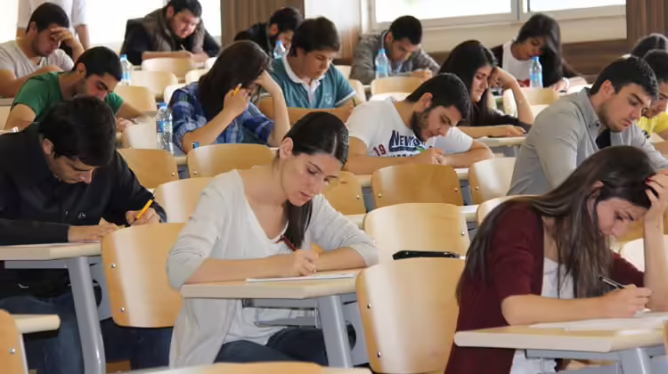 2016-2017 Açık öğretim bahar dönemi sınav tarihleri 16 Nisan'da yapılacak