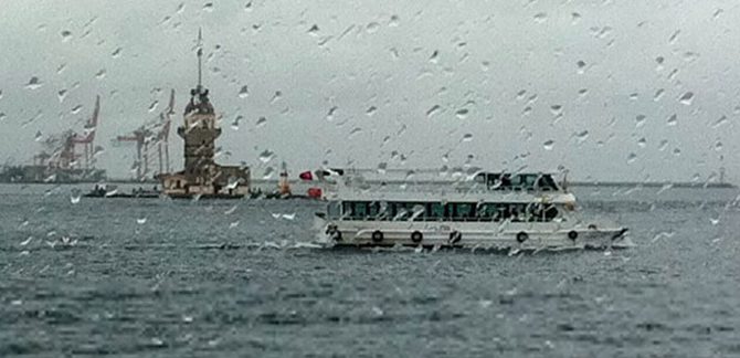Meteoroloji’den gelen son dakika bilgisine göre İstanbul’a bugün öğle saatlerinden