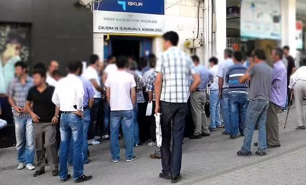 Hükümet işsizlik sorununu bitirmek için yeni bir adım daha attı.