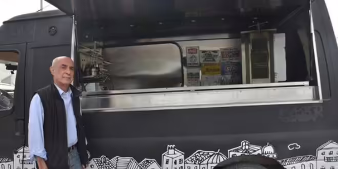 Esenyurt Meydanı’nda mobil döner aracıyla satış yapmak isteyen İbrahim İhsan