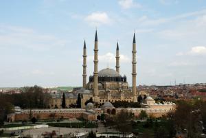 Zemini titreten tur otobüsleri, Selimiye Camii'ye yaklaşamayacak. Selimiye Camii Çevresi
