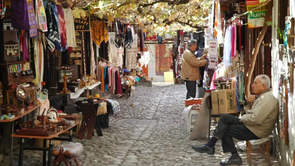 Maliye Bakanı Naci Ağbal, esnafa iki müjde verdi. İşletme sahiplerinin