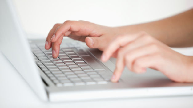 Memurlar.net Milli Eğitim Bakanı İsmet Yılmaz hakkında skandal bir paylaşımda