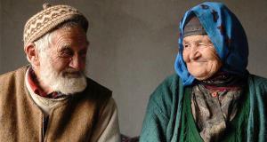 Nihayet yaşlılara yapılacak aylık ile emeklilere yapılması öngörülen bayram ikramiyesi