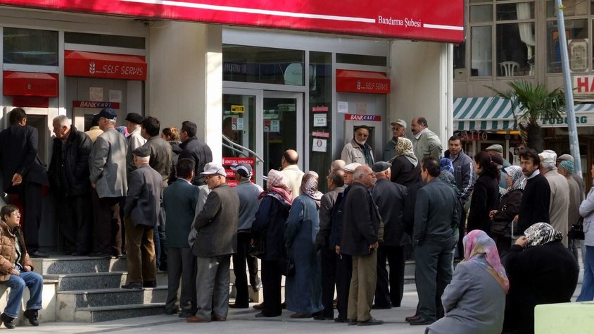 Emekliye her bayram öncesi verilecek biner liralık ikramiye turizmde de