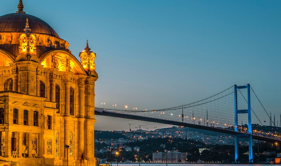 Boğaz manzarası fotoğrafları insanı uzaklara götürüyor Ünlü dizi oyuncusu, sosyal medyada yarattığı etkileyici paylaşımıyla büyük bir