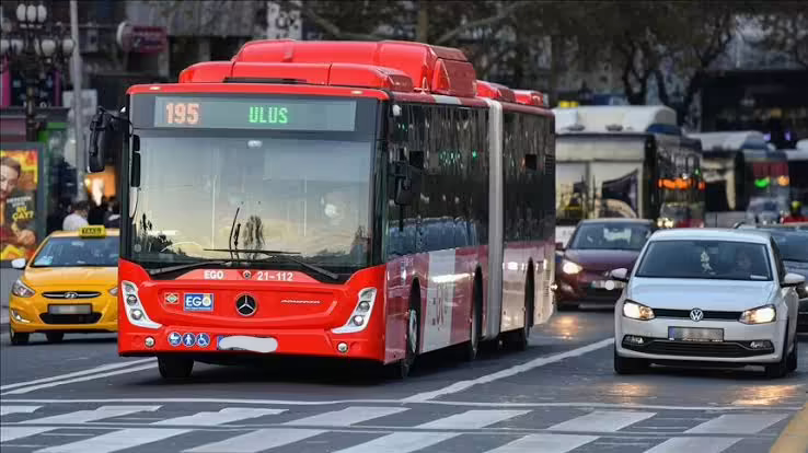 Ankara'da toplu taşıma ücretlerine bugün itibarıyla zam yapıldı.